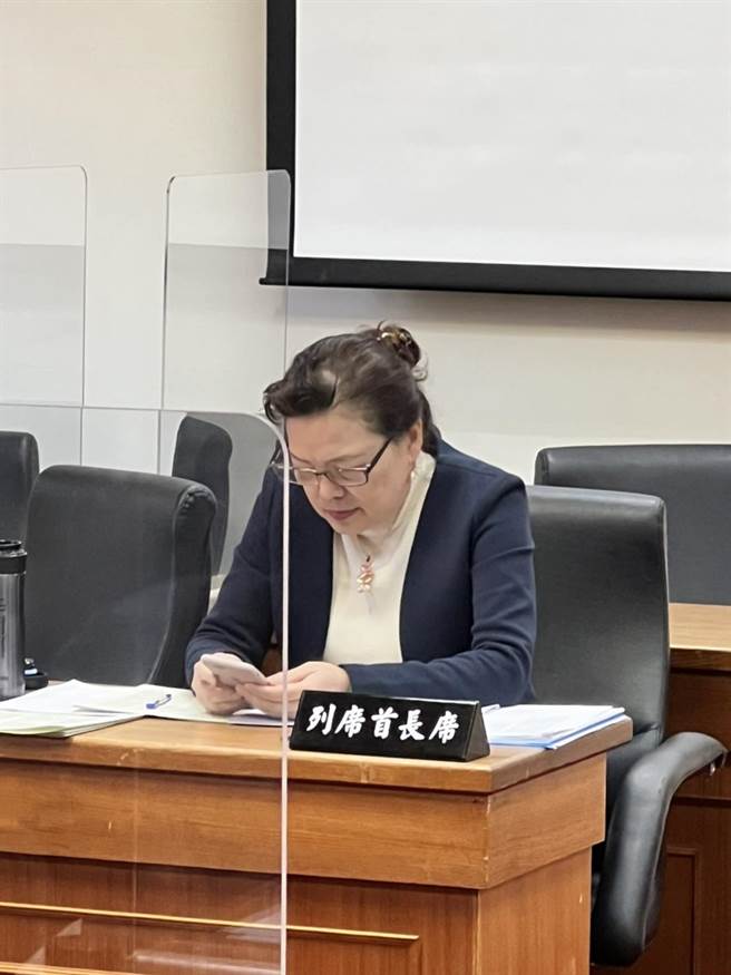 郭台铭「明年一定会缺电，但大家做了决定就不要抱怨」，王美花自行解读的方向错误，进而迴避了明年是否真会缺电的质疑。明年的供电到底有何未被揭露的问题，以至于不止郭台铭，其他企业界大老也都有相同的看法？(图／王玉树摄)