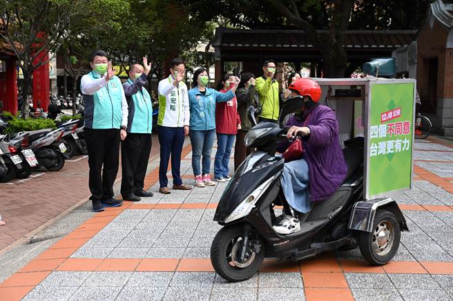 民進黨新北市黨部啟動「小蜜蜂巷戰計畫」。（民進黨新北市黨部提供）