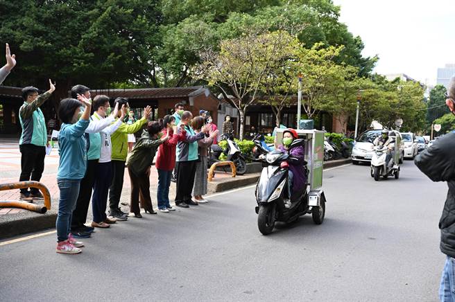 民進黨新北市黨部啟動「小蜜蜂巷戰計畫」。（民進黨新北市黨部提供）