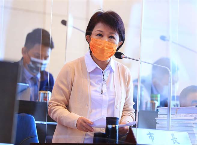 市長盧秀燕說，農發基金促進農業發展，小朋友願意吃農民的水果是好事，農發基金用途不用限定太狹隘。（陳世宗攝）