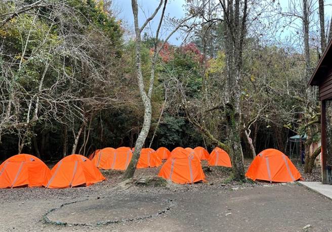 霞喀罗古道白石驻在所现场有协作团队的帐篷，但协作团队无人在现场当晚也无游客。（山友提供／邱立雅竹市传真）