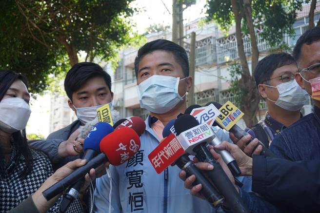 顏寬恒回酸蔡其昌喊2035全面去煤是「假話」。（王文吉攝）