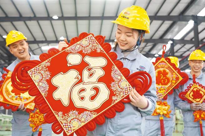 据不完全统计，目前大陆已有多地开始宣导企业员工、商铺店员「就地过年」。（新华社）