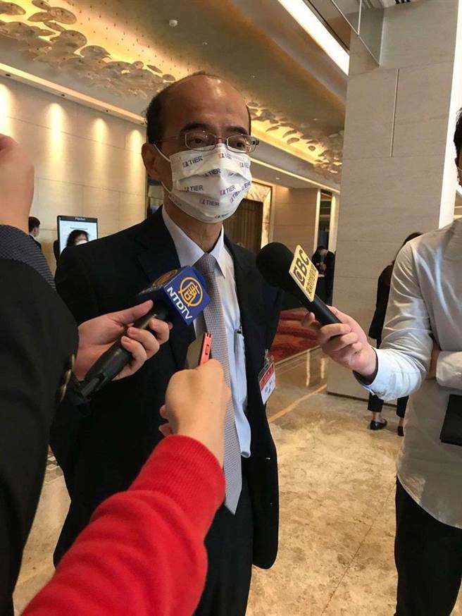 台经院长张建一表示能源转型、核能问题要看国际趋势。图／谭淑珍