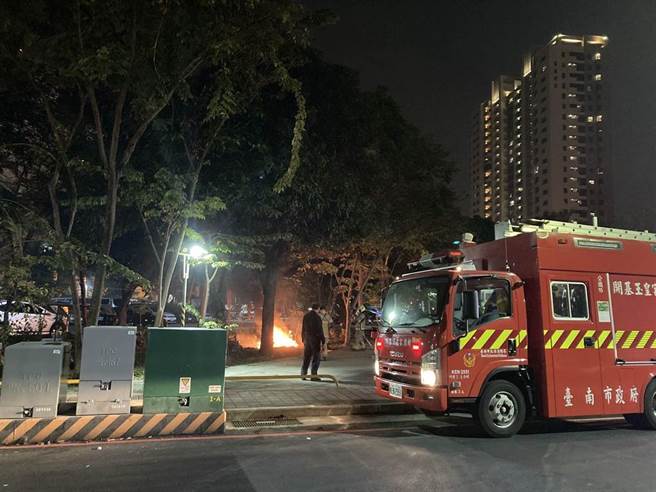 南科工程師抽菸手賤，燒衛生紙隨手丟釀機車火警遭法辦。(程炳章翻攝)