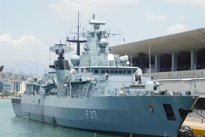 德國海軍巡防艦「巴伐利亞」號（Bayern，F217，見圖）15日已開始駛入南海，加入西方在相關海域刷軍事存在感。（達志影像/Shutterstock）