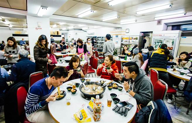 政府查哄抬物价！下周起全面大稽查 连锁火锅店、速食店在列。(资料照/郭吉铨摄）