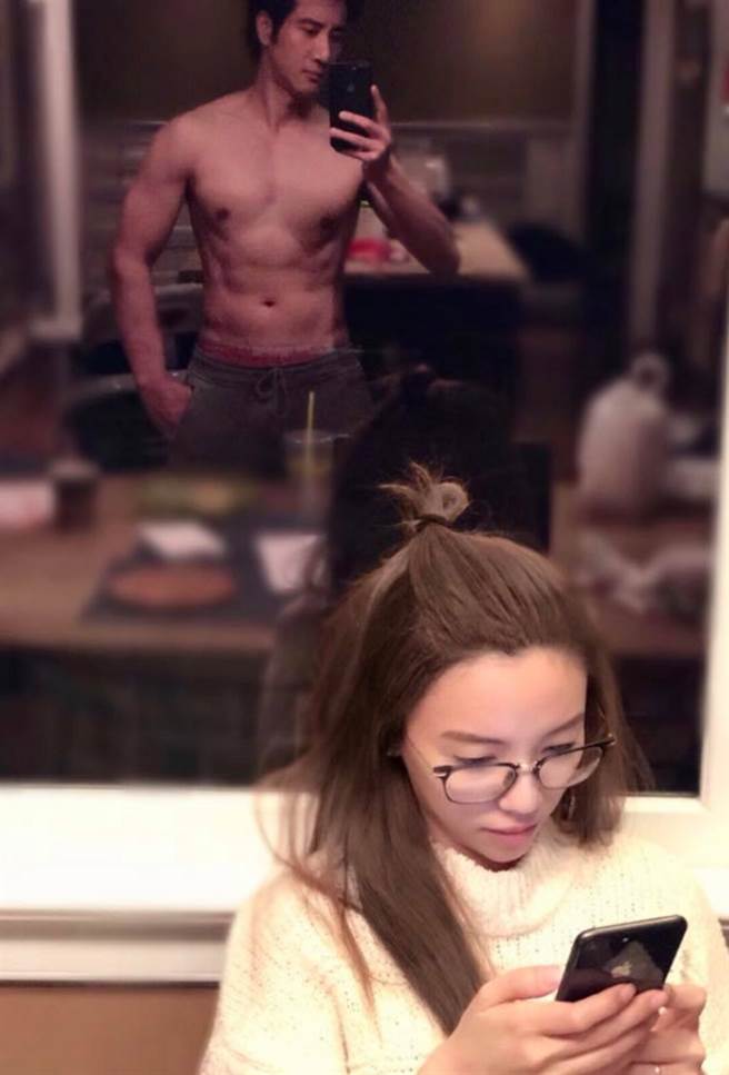 王力宏夫妇在2013年于美国登记结婚，昔日他们会透过社群分享甜蜜小互动，他曾经勤健身练出洗衣板腹肌，还大方承认是为了吸引李靓蕾注意，如今都成了回忆不復见。(图/ 摘自王力宏脸书)