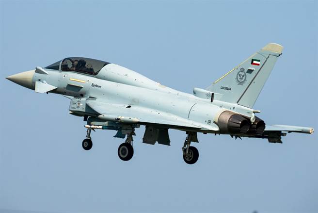 科威特刚刚获得2架欧洲颱风战机。(图/李奥纳多集团)