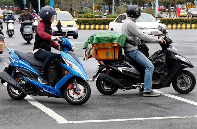 新竹薛姓男子遭未两段式左转机车撞瘫昏迷，高院判赔4029万多元创车祸赔偿纪录。（示意图，非当事车辆。中时资料照）