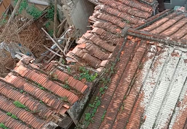 陈小妹的家多处坍塌，一家人每月收入只有一万多，连生活都过得艰辛，没有办法修缮家园，希望义工团得知后决定要替陈小妹打造新家。(图／翻摄自脸书 希望义工团)