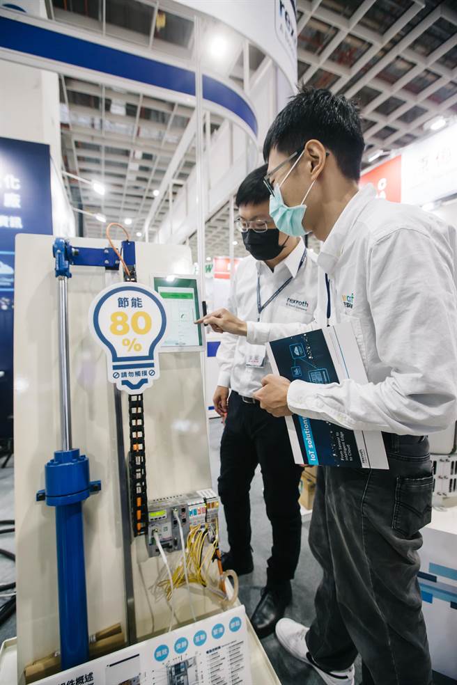 Intelligent Asia亞洲工業4.0暨智慧製造系列展15日在台北南港展覽館登場，展出從製造端到應用端所需之軟硬體設備與整合系統，提供業者改善製程及提升產品附加價值的轉型升級策略。(郭吉銓攝)
