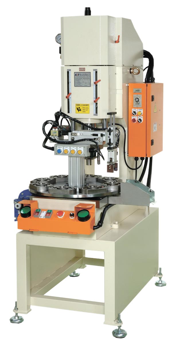 金上源「KSY」转盘式油压冲床。图／业者提供