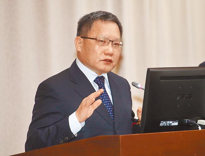 立法院朝野党团昨天协商《证交税条例》修正草案达共识，将依行政院版本，延长股市现股当冲交易证券交易税税率千分之1.5至113年12月31日，图为财政部长苏建荣。（本报资料照片）