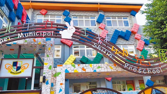 台北市士林幼儿园校舍1、2楼是幼儿园，3楼为里民活动中心，北市教育局为让长者和小朋友方便上下楼，编列预算与北市民政局分摊经费兴建电梯，结果民政局删掉预算，害电梯盖不成。（台北市民政局提供／游念育台北传真）