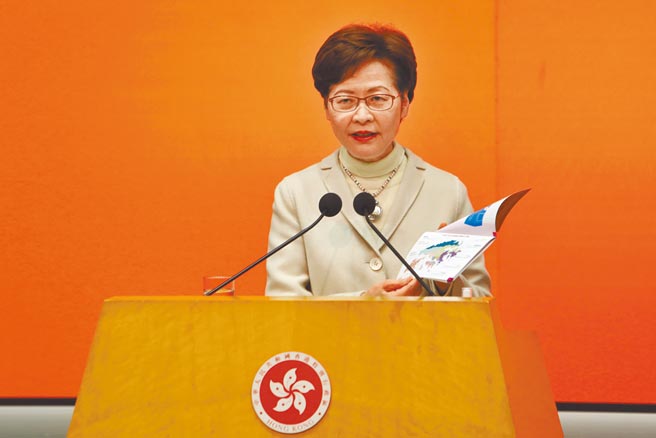 香港特區行政長官林鄭月娥出席行政會議前會見傳媒時表示，新一屆立法會任期由明年1月1日開始，她將親自為議員監誓，並會出席明年1月12日舉行的首次立法會大會，體現向好的行政立法關係。香港特區第七屆立法會選舉將於12月19日舉行，屆時將選出90位立法會議員。（中新社）