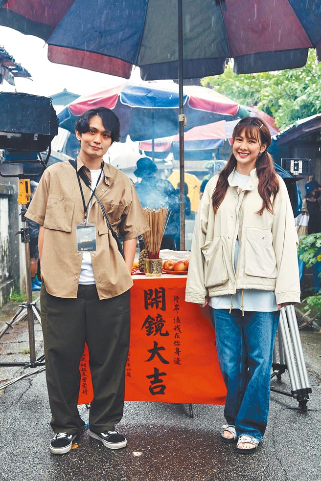 亿万导演殷振豪（左）首度与女神安心亚合作。（浪LIVE提供）