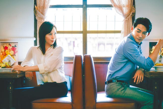 温昇豪（右）在《最佳利益2-決戰利益》努力追回天心，司法界的神鵰俠侶有望重出江湖。（群之噰傳播提供）