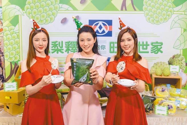 凤梨释迦冰过后口感媲美顶级冰淇淋，全联未来将推出「鲜凤梨释迦雪糕」。（全联提供）