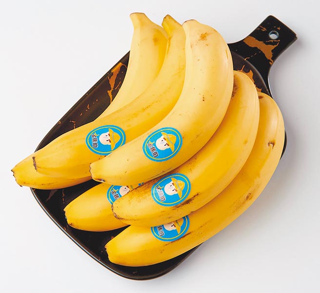 家乐福金蕉伯履歷香蕉，每袋5至7条约1公斤，99元。（家乐福提供）