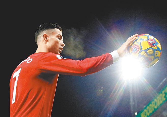 英超过去一周有42位选手或职员新冠病毒检验结果是阳性，创今年1月后新高。（路透）