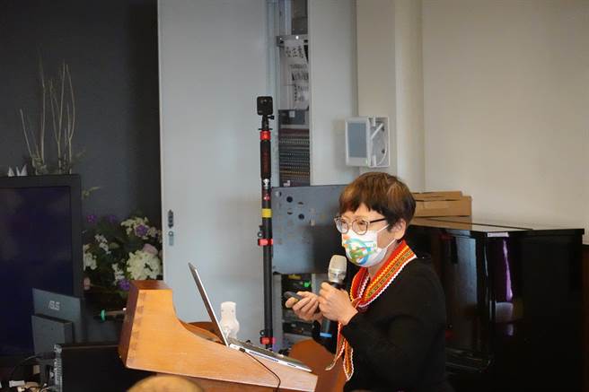 健保署與台東縣府社會處跨機關合作，以愛心專戶補助弱勢健保欠費民眾。（蔡旻妤攝）