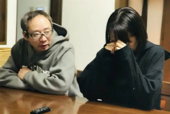 饭村贵子受访时忍不住落泪。(图/翻摄自News Post Seven)