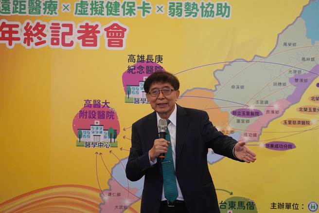 健保署試辦虛擬健保卡，未來居家或遠距醫療民眾，只要透過手機QRcode，就能登錄健保資料。圖健保署長李伯璋。（蔡旻妤攝）