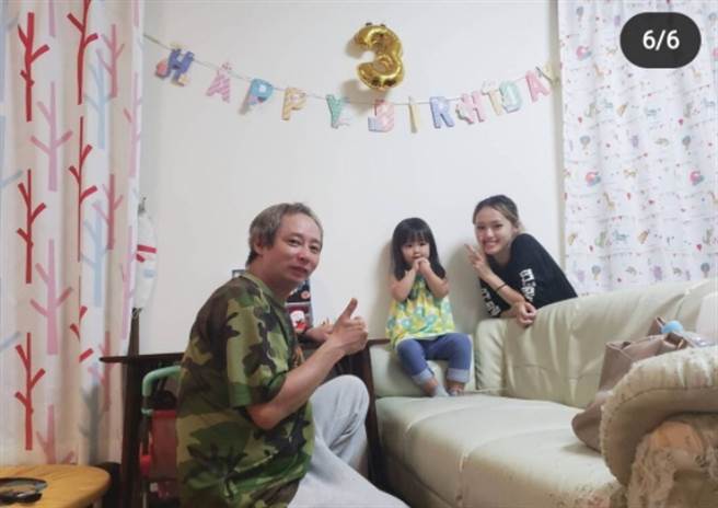 一家人感情和乐，但终究敌不过现实。(图/翻摄自饭村贵子IG)