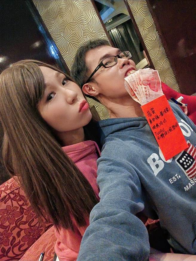 邓佳华因献出第一次给苡若，获得6百块红包。（图／FB@邓佳华）