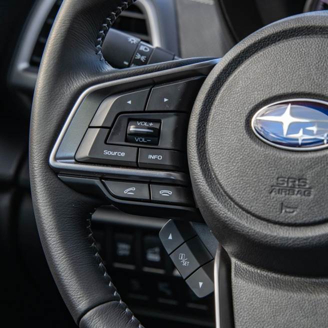 多功能方向盘 左方控键配置。（陈大任摄）