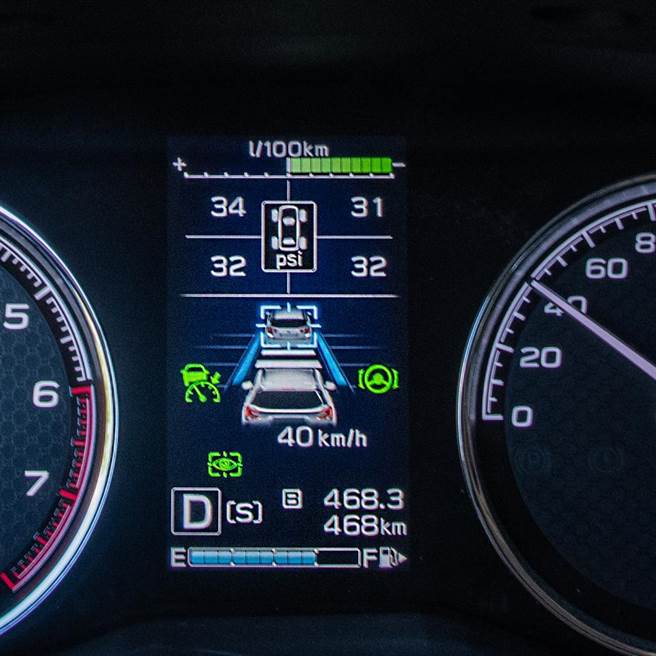 4.2吋LCD中央仪表。（陈大任摄）