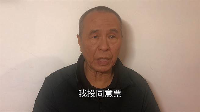 知名导演侯孝贤录制影片，表态会针对藻礁公投投下同意票。（藻礁公投推动联盟提供）