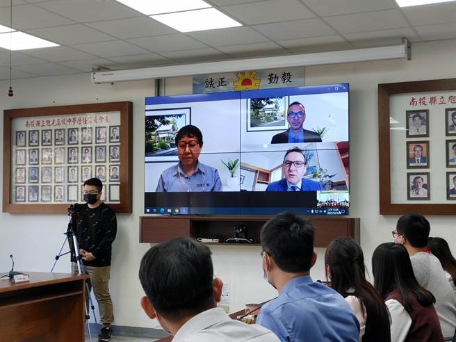 透过视讯方式完成签约仪式，2校也进行简单交流，最大的心愿都是希望疫情能够早日结束，能够有机会「Face to Face」。(吴建辉摄)