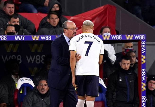 理查利森 对于被主帅 贝尼特斯 换下场有所不满（图片来源︰达志影像）