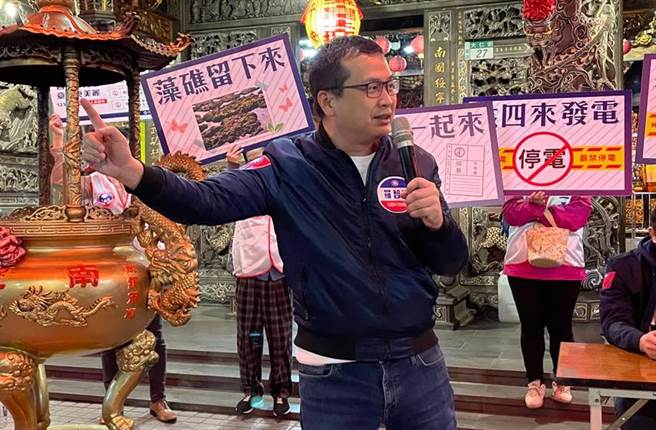 台北市议员罗智强挑战夜宿49天并跑遍全台宣讲，呼吁民眾1218公投投下「4个同意」。（资料照／摘自罗智强脸书）