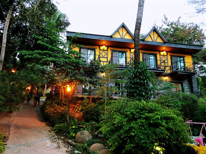 大坑休閒农场，除了吃美食、吸收芬多精、山训之外，也提供多间风情万种的欧式木屋住宿。(摄影王雅芬)