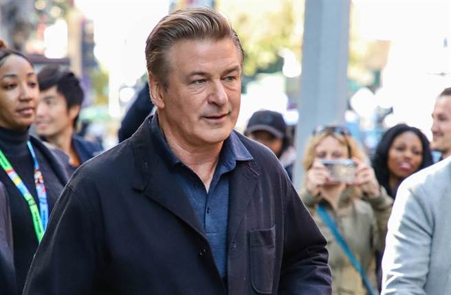 亞歷鮑德溫被爆情緒暴躁還會出手打人。（圖／達志影像）