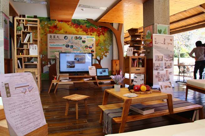 南投林管處委託嘉義大學「國產闊葉樹木材於木質材料商品開發應用之研究計畫」，即日起在奧萬大森林園區舉行成果發表，除了展示用闊葉樹木材所設計的家具外，還有小型創作品等等。(南投林管處提供／吳建輝南投傳真)