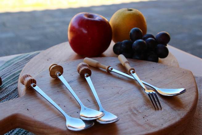 南投林管處表示，闊葉木樹幹通直部分較短、密度較大，質地堅硬強度大、紋理漂亮，比較具有動態感，通常會被用來製作家具、器皿、樂器等等。(南投林管處提供／吳建輝南投傳真)