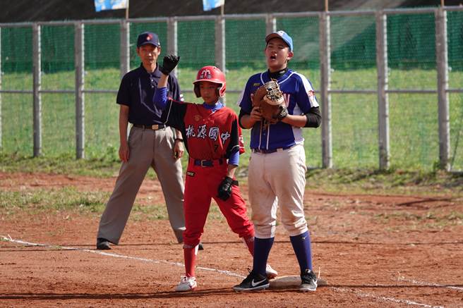 花莲三民国中林宥辰（右）。（毛琬婷摄）