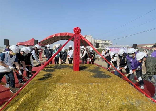 歷经变更设计和追加预算，大乡里集会所新建工程终于顺利完成发包，今朴子市公所举行动土典礼。（朴子市公所提供∕吕妍庭嘉义传真）