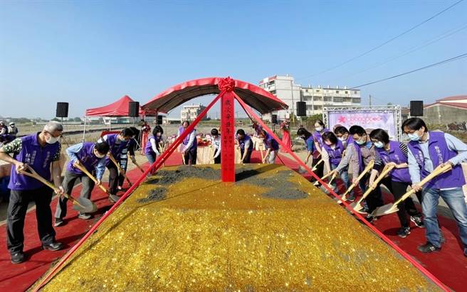 歷经变更设计和追加预算，大乡里集会所新建工程终于顺利完成发包，今朴子市公所举行动土典礼。（朴子市公所提供∕吕妍庭嘉义传真）