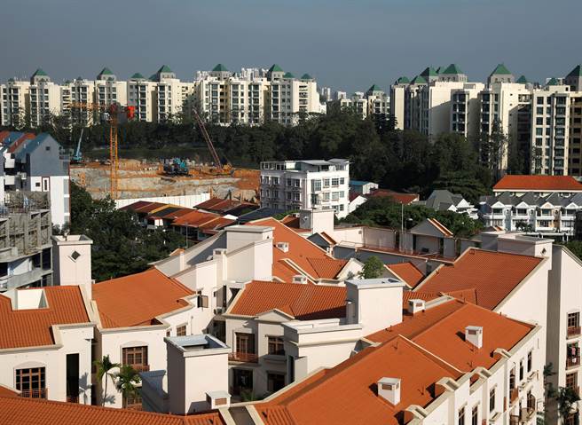 儘管COVID-19疫情为经济带来衝击，但疫情期间，新加坡私人住宅及组屋转售市场依然热络。(图/路透社) 