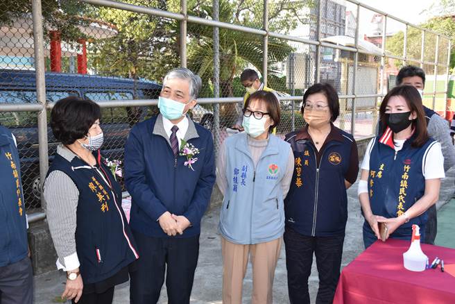 客委会副主委范佐铭特别南下参加竹南博爱公园风雨球场动土典礼。（谢明俊摄）