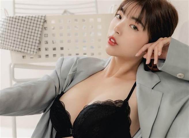 一只阿圆长相甜美，还拥有火辣傲人身材。（图／翻摄自一只阿圆IG）