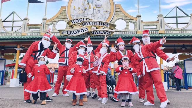 人人都是耶誕老公公，全身變裝即享免費入園暢玩。（六福村提供）