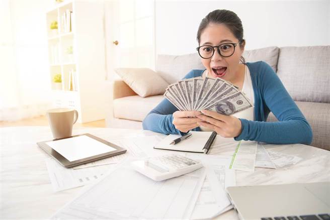 金牛座、白羊座、處女座、水瓶座的人，年底可望好運降臨，增添財富進帳。（示意圖／達志影像）