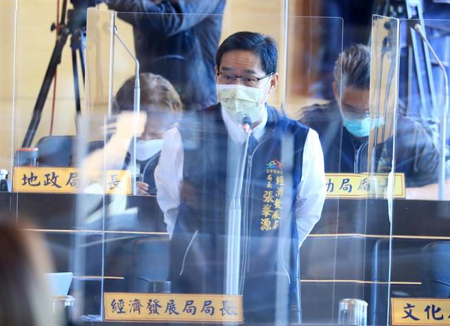 经发局长张峯源说，民间商业行为不断创新，目前各行业仍需依循台中市休閒娱乐服务业管理自治条例，将依相关法规予以管理及稽查。(陈世宗摄)