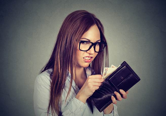 3生肖女对自己很小气，但对家庭却非常大方，愿意把最好的都留给家人。(示意图/达志影像)